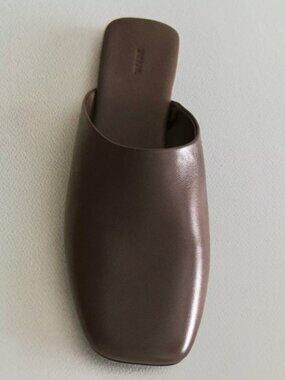 LEATHER MULE WITH SQUARE TOE - 37